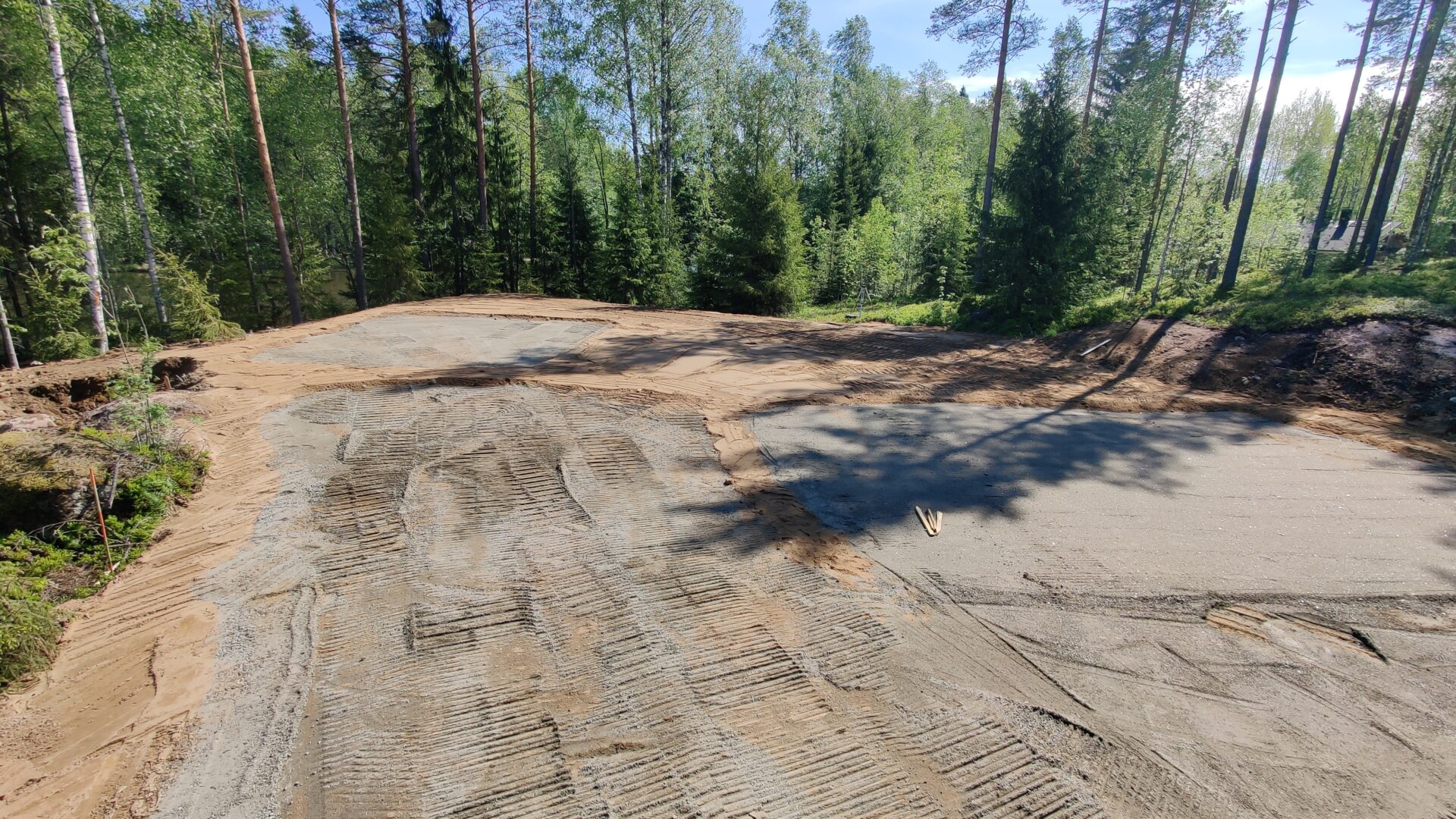 Mökkitontin maatyöt